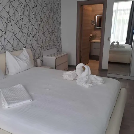 Alezzi Sylver 1 Apartment *